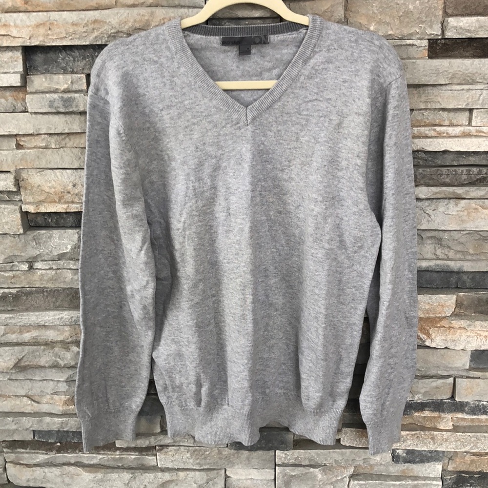 Old navy medium grey sweater!